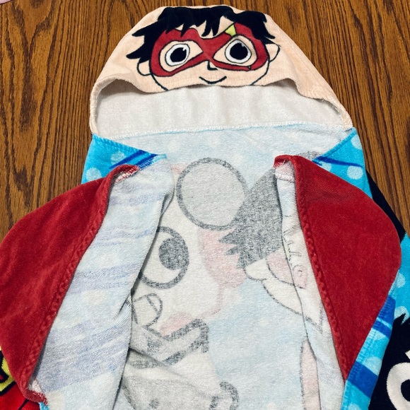 ❤️‍🔥 (5/20)
 Ryan’s World Masked Hero Hooded Towel 24x50 - Picture 4 of 6